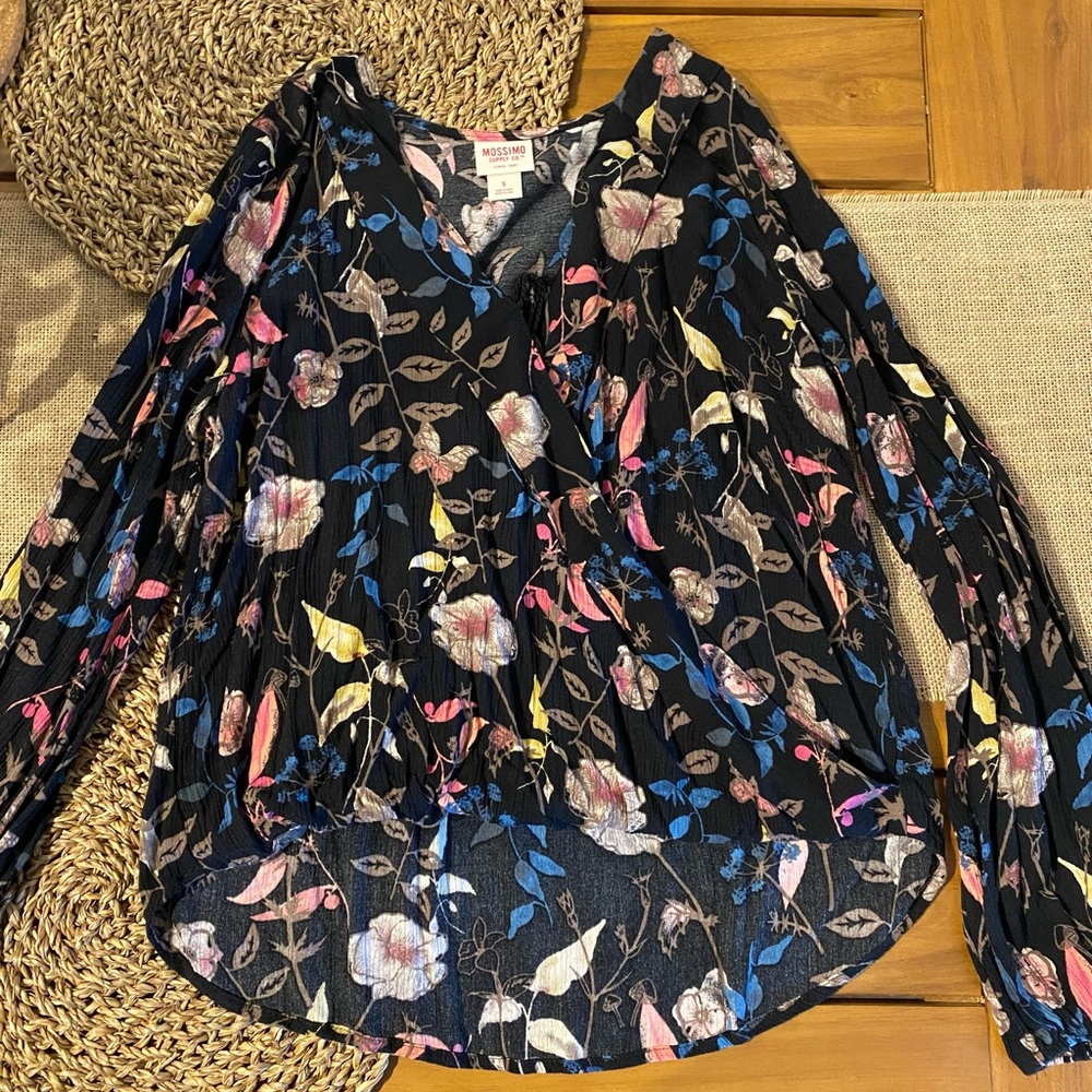 MOSSIMO SUPPLY CO FLORAL TOP ✨🌹